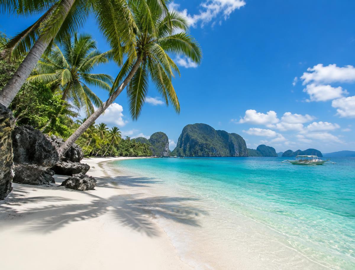 Palm trees and turquoise water on a Catanduanes beach